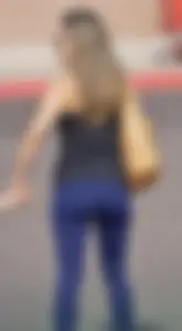 Milf with a great ass in tight blue leggings