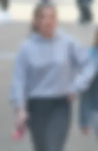 REALLY pretty girl in tight jeans