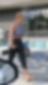 I don’t necessary dig her slutty vibe, but I can’t unsee those underboobs :-o