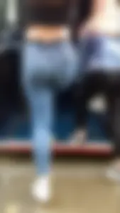 Juicy ass getting on bus