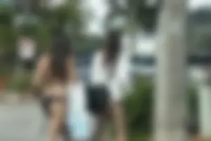 Even more hot and sexy bikini babes in Florida