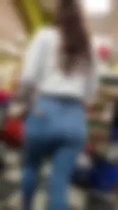 Latina in tight jeans (good set)
