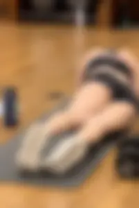 Thick slim teen showing off her incredible ass at the gym MUST SEE