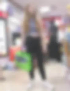 Very cute chick wearing a crop top and leggigns at the supermarket creepshots