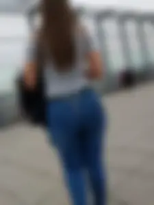 Big sexy ass in tight jeans at the airport