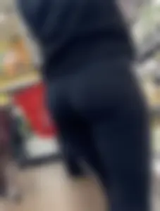 Petite Latina with fit ass in leggings