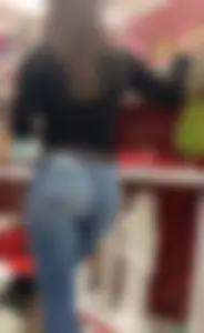 Round ass jeans MILF (OC)