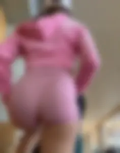 Cute babe with the Bubble but working Out  / Not OC