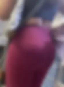 Juicy Ass Milf in Pink GymShark Leggings