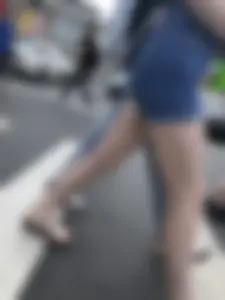 Awesome Booty in Jean Shorts And Sexy Legs, Hot Candid Girl Crossing the Street Creepshots Series
