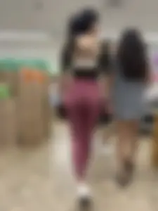 Slim latina shopping and squatting (oc)
