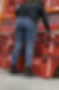 Girl fills her jeans at HD