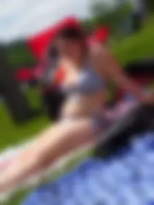 Thick chick with big boobs in bikini