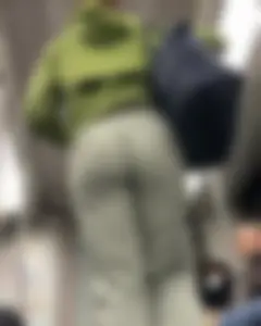 Lulu fanatic in green lulu pants
