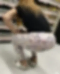 BBL squatting and bending in grocery store‼️