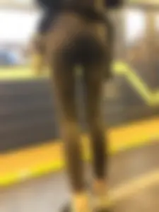 Girl in Leather Jacket and Skinny Jeans Subway Creepshots