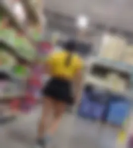 Hot Girl In Mini Skirt In Food Store In RGV / Sabrosa Mora En Mini Falda En El Valle Del Rio Grande