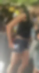 Theme Park Candid Ass With Face Shots (OC)