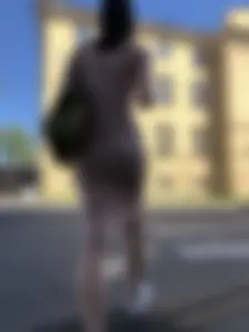 Amazing candid chick wearing a dress, VPL and glimpses of her ass through the fabric
