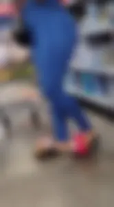 Ebony  phatty in blue leggings