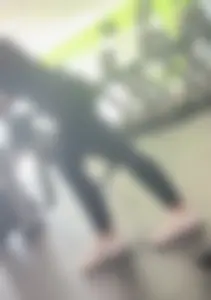 Latina with nice ass in leggings at the gym