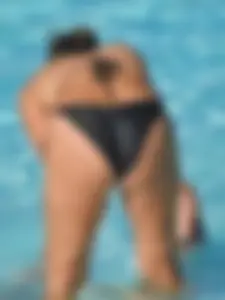 Bikini milf with wide hips and great ass in the pool [077]