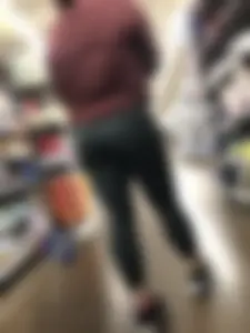 Squatting Teen Green Lulu VTL