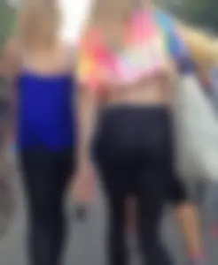 Great festival candid VPL teen in leggings and a top, cute skinny blonde