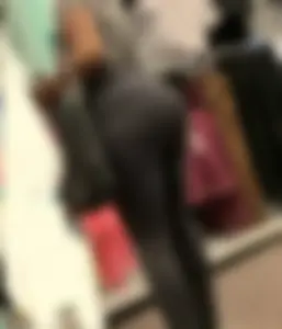 Some quick caps of this fine black MILF her ass had me drooling!