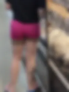 Latina mami w/ amazing bubble in pink shorts