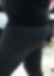 PAWG at the mall in tight grey leggings