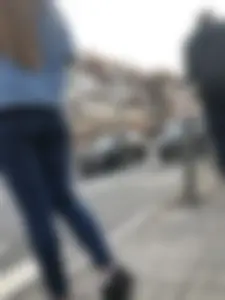 Nice candid girl crossing the street, hot ass and slim legs in tight blue jeans