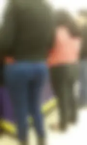 Big booty Latina milf in tight jeans shopping