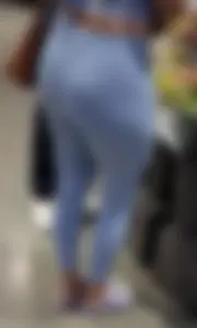 Light blue leggings and matching sandals