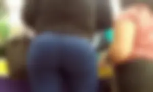 Big booty Latina milf in tight jeans shopping