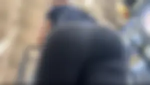 Bubble butt in leggings