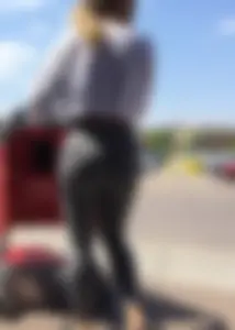Sexy lady shopping at Target with a big ass in grey leggings
