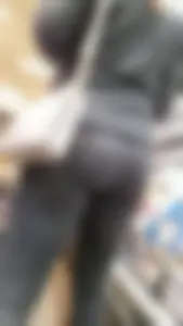 Another nice ass at the grocery store