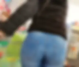Mega booty girl in jeans