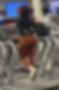 iNSANE LIGHT SKIN RED HEAD EBONY WIT craZ PHAT ASS(tread mill)
