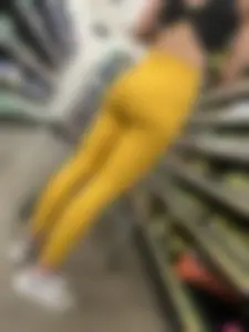 Amazing yellow bubble butt