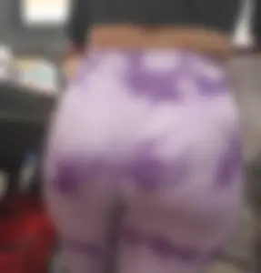Latina milf with a great body, showing her big ass in pink leggings [OC]