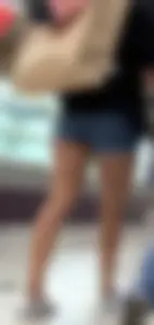 ⚠️ Low quality ⚠️ Sexy l@tina ass eating up Jean shorts