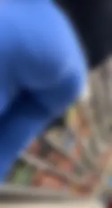 Pawg in blue leggings