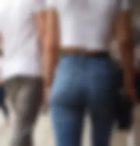 Girl in tight jeans (Not OC)