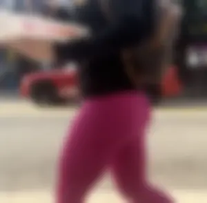 Jiggly Buttle butt in bright pink gym leggings
