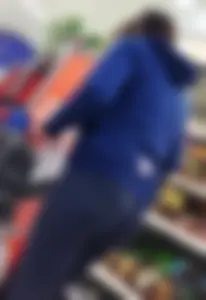 Milf shopping with a nice ass in leggings and slight vpl