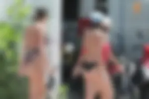 Candid Florida beach and bikini girls
