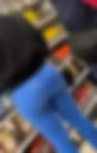 Pawg in blue leggings