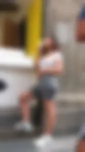 Joven Milf con un shorts dónde se puede apreciar el gran culo que tiene